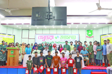 গাজীপুর কৃষি বিশ্ববিদ্যালয়ে নবীনবরণ ও শিশুদের মাঝে ঈদ উপহার বিতরণ