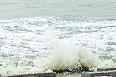 ভারী বৃষ্টি ও ভূমিধসের সতর্কবার্তা