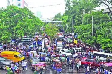 রাজধানীতে তীব্র যানজটের সৃষ্টি