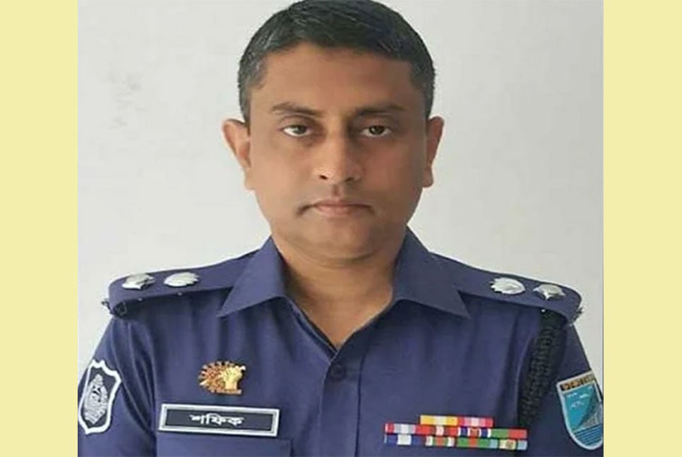 স্ত্রী-সন্তানসহ সাবেক পুলিশ সুপার শফিকুলের দেশত্যাগে নিষেধাজ্ঞা