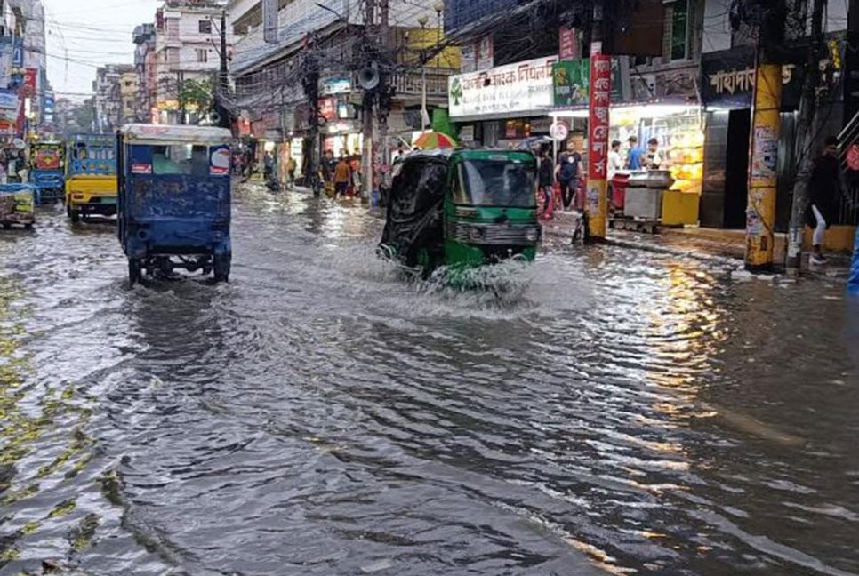 নিম্নচাপে বরিশালে বিপৎসীমার ওপর নদীর পানি