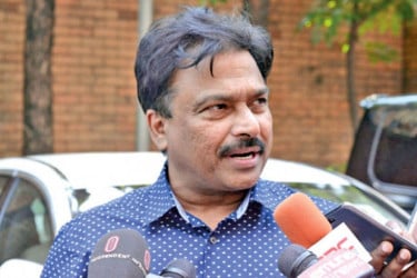উপদেষ্টা বলেছেন আমাকে ‘কন্টিনিউ’ করাতে চান না: ফারুক আহমেদ