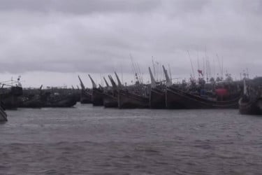 হাতিয়ার সঙ্গে সারাদেশের নৌ-যোগাযোগ বন্ধ