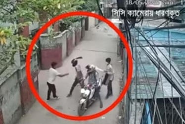 মগবাজারে কুপিয়ে ব্যাগ ছিনতাইয়ের ঘটনায় গ্রেফতার ৩