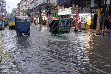 নিম্নচাপে বরিশালে বিপৎসীমার ওপর নদীর পানি