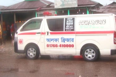 উত্তাল মেঘনা, নোয়াখালীর সাথে হাতিয়ার নৌ যোগাযোগ বন্ধ