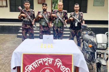 মহেশপুর সীমান্ত থেকে ৮টি স্বর্ণের বার উদ্ধার