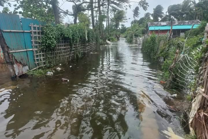 খাদ্য সংকট সেন্টমার্টিনে, লোকালয় প্লাবিত