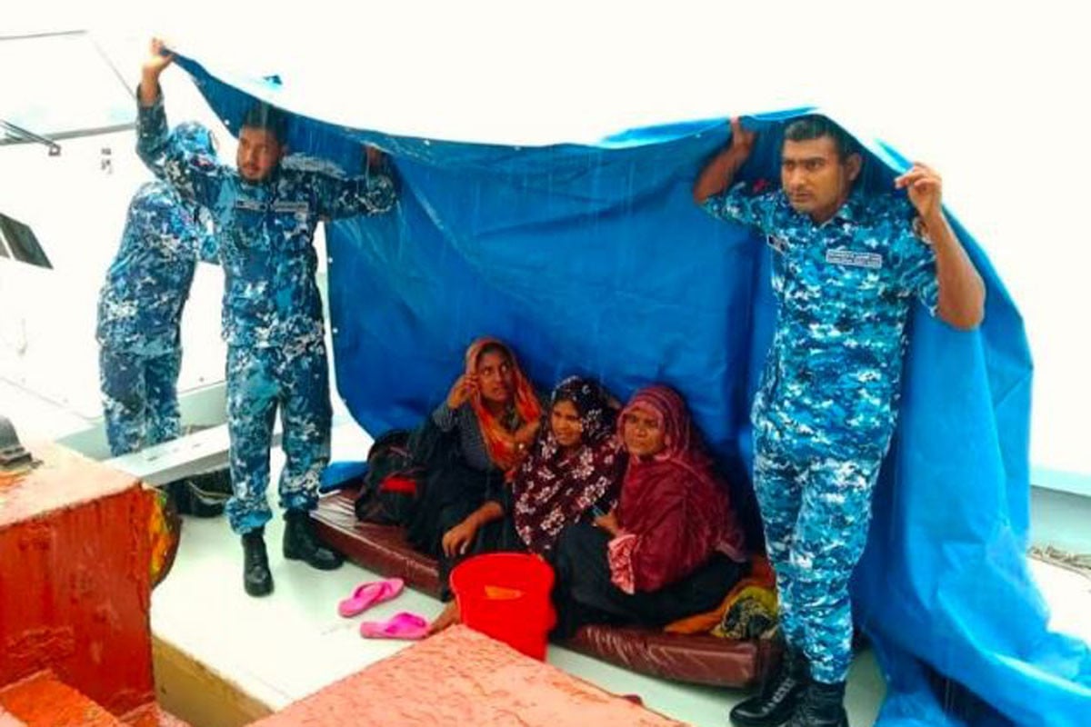 প্রতিকূল আবহাওয়ায় প্রসূতির পাশে কোস্ট গার্ড
