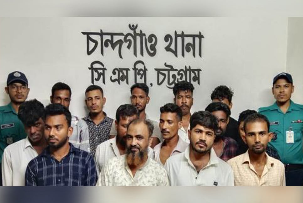 চট্টগ্রামে জুয়ার সরঞ্জামসহ গ্রেফতার ১৭