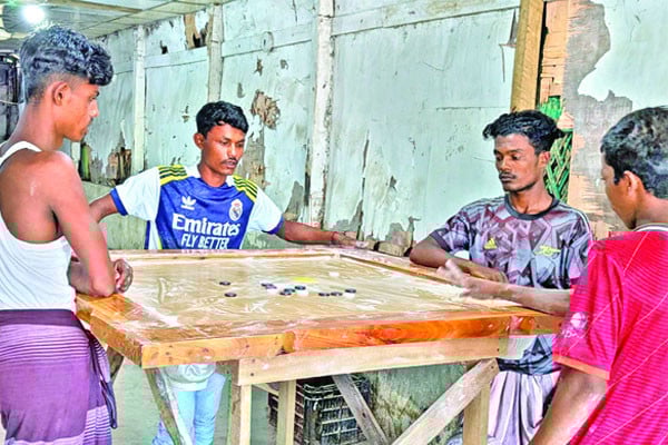 পর্যটক নেই, হোটেল বন্ধ
