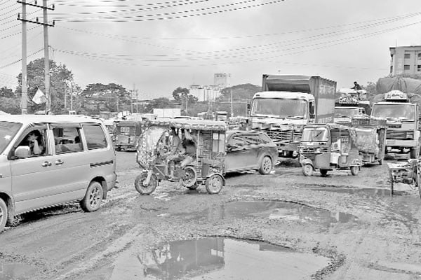 গর্ত খানাখন্দ, দীর্ঘ যানজট