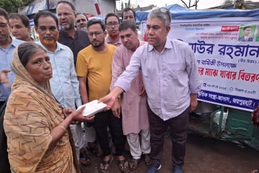 জিয়াউর রহমানের শাহাদাতবার্ষিকী উপলক্ষে দুস্থদের মাঝে জাসাসের খাবার বিতরণ
