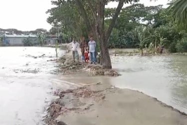 লক্ষ্মীপুরে নিম্নাঞ্চল প্লাবিত, যোগাযোগ বিচ্ছিন্ন-ফেরি চলাচল বন্ধ