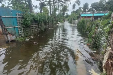 খাদ্য সংকট সেন্টমার্টিনে, লোকালয় প্লাবিত