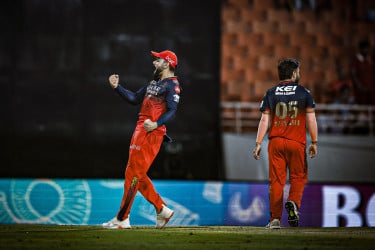 পাঞ্জাবকে হারিয়ে আইপিএল ফাইনালে কোহলির বেঙ্গালুরু