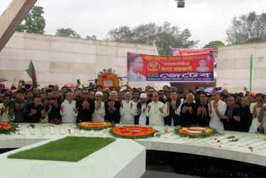 জিয়াউর রহমানের সমাধিতে বিএনপি ও অঙ্গসংগঠনের শ্রদ্ধা