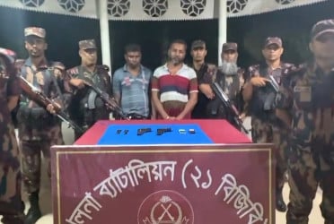 শার্শা সীমান্তে পিস্তলসহ আটক ২
