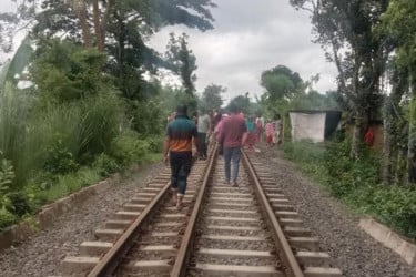 পাবনার চাটমোহরে ট্রেনে কাটা পড়ে কিশোরীর মৃত্যু