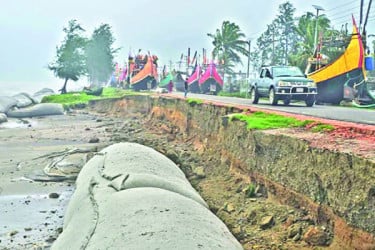 পানির নিচে বিস্তীর্ণ জনপদ