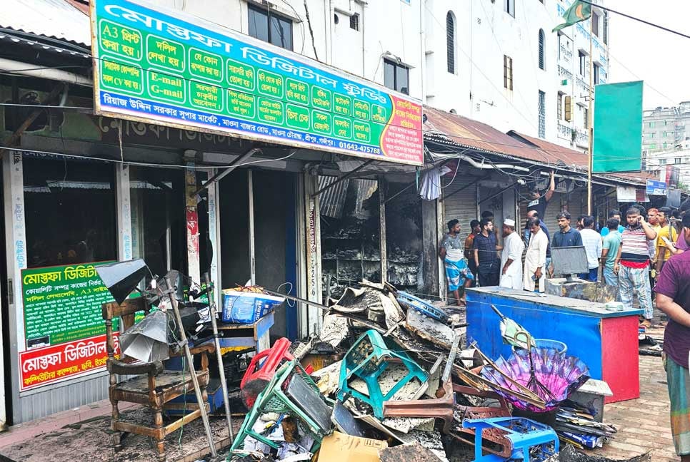 শ্রীপুরে আগুনে পুড়ল ৭ দোকান