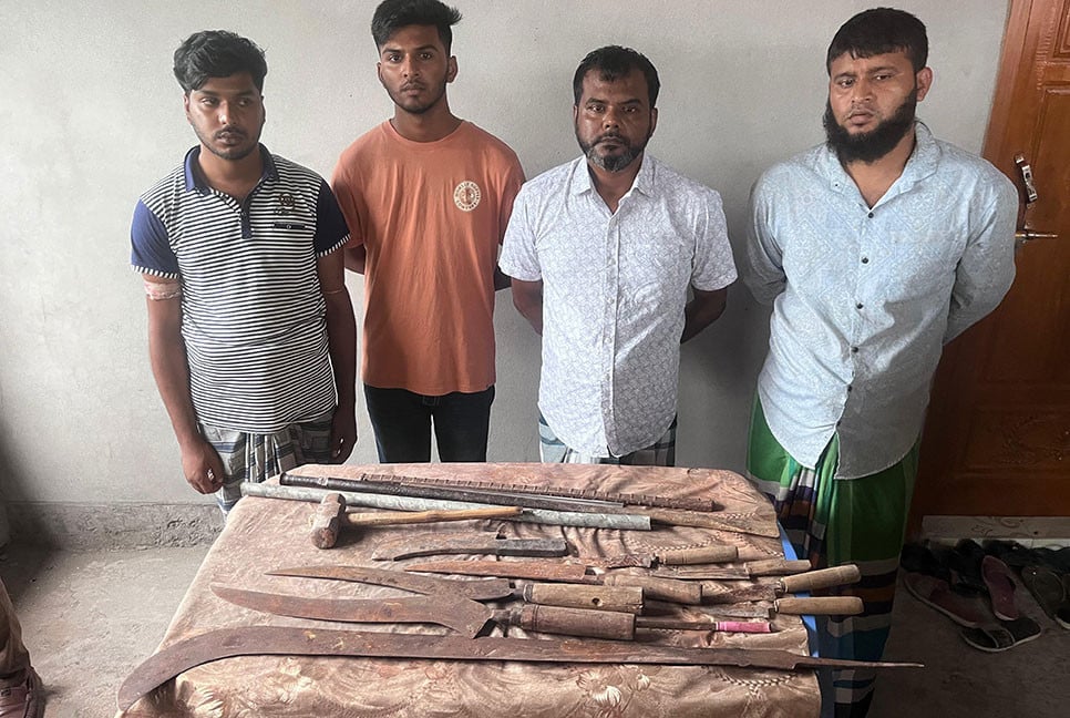 গাজীপুরে সহযোগীসহ কিশোর গ্যাং লিডার আটক