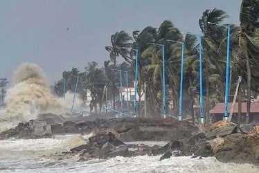 দুপুরের মধ্যে ঢাকাসহ ১৯ জেলায় ঝড়ের আভাস