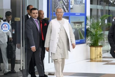আজ দেশে ফিরছেন প্রধান উপদেষ্টা