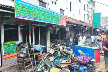 শ্রীপুরে আগুনে পুড়ল ৭ দোকান