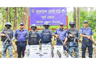 বস্তাভর্তি অবস্থায় উদ্ধার হ্যান্ড গ্রেনেড, রাইফেল ও গুলি