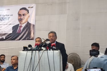 নিবন্ধন ছাড়া দলগুলো ডিসেম্বরে নির্বাচন চায় না : আমীর খসরু