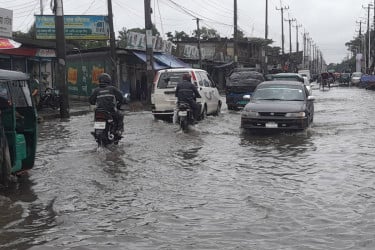 টানা বৃষ্টিতে সিলেট নগরজুড়ে জলাবদ্ধতা, তলিয়ে গেছে তিন উপজেলার নিম্নাঞ্চল