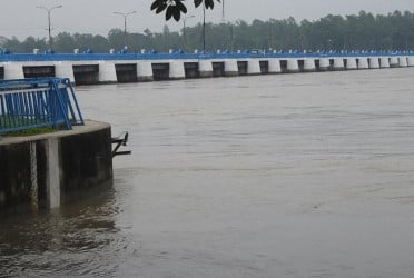তিস্তায় বাড়ছে পানি, বন্যার শঙ্কায় চরের লোকজন