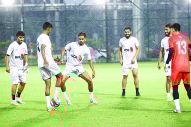 সমর্থকদের চাওয়া বাড়তি প্রেরণা দেয় ফুটবলারদের