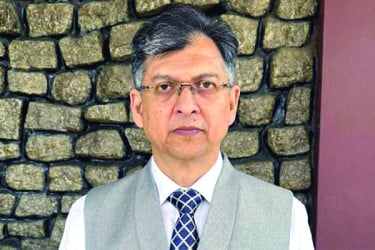 অন্তর্বর্তী সরকার সংস্কারের ‘কলা’ দেখাচ্ছে