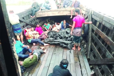 বজ্রপাতে নিহত ৮ ট্রলারডুবিতে ১