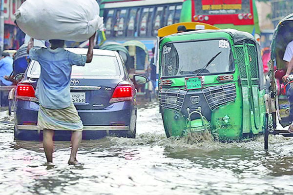 জলজট ও যানজটে ভোগান্তি চরমে নগরবাসীর