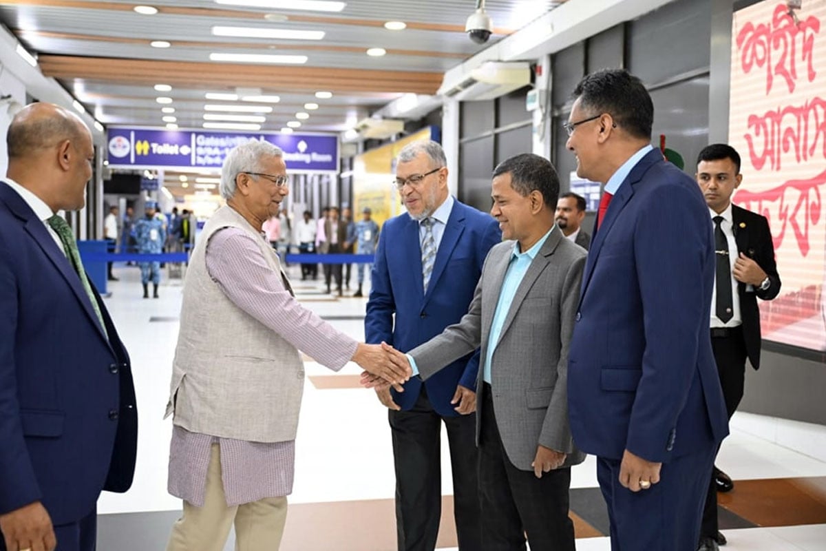 দেশে ফিরেছেন প্রধান উপদেষ্টা