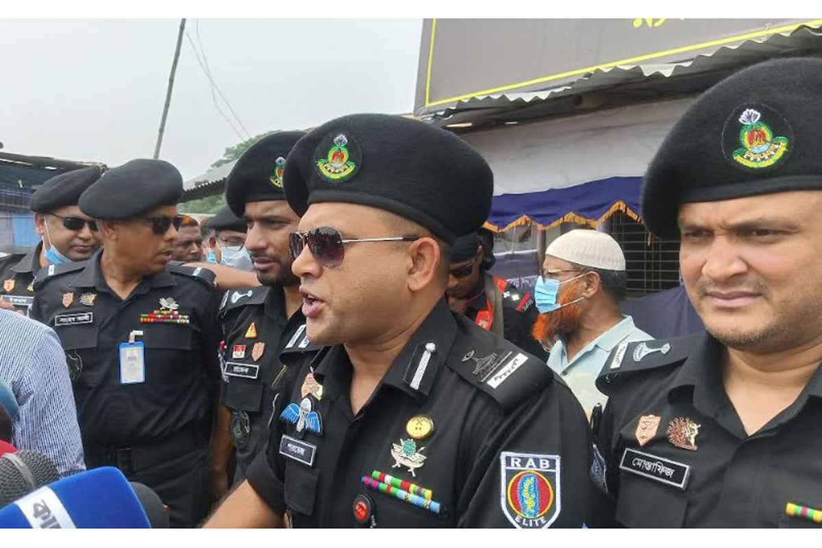 ঈদ উপলক্ষে পশু কেনাবেচায় সর্বোচ্চ
সতর্কতা ও নিরাপত্তায় র‌্যাব