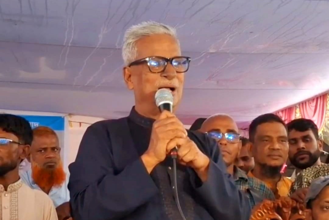 একটি দলকে প্রতিষ্ঠিত করার জন্য দেশে ষড়যন্ত্র চলছে : ফারুক