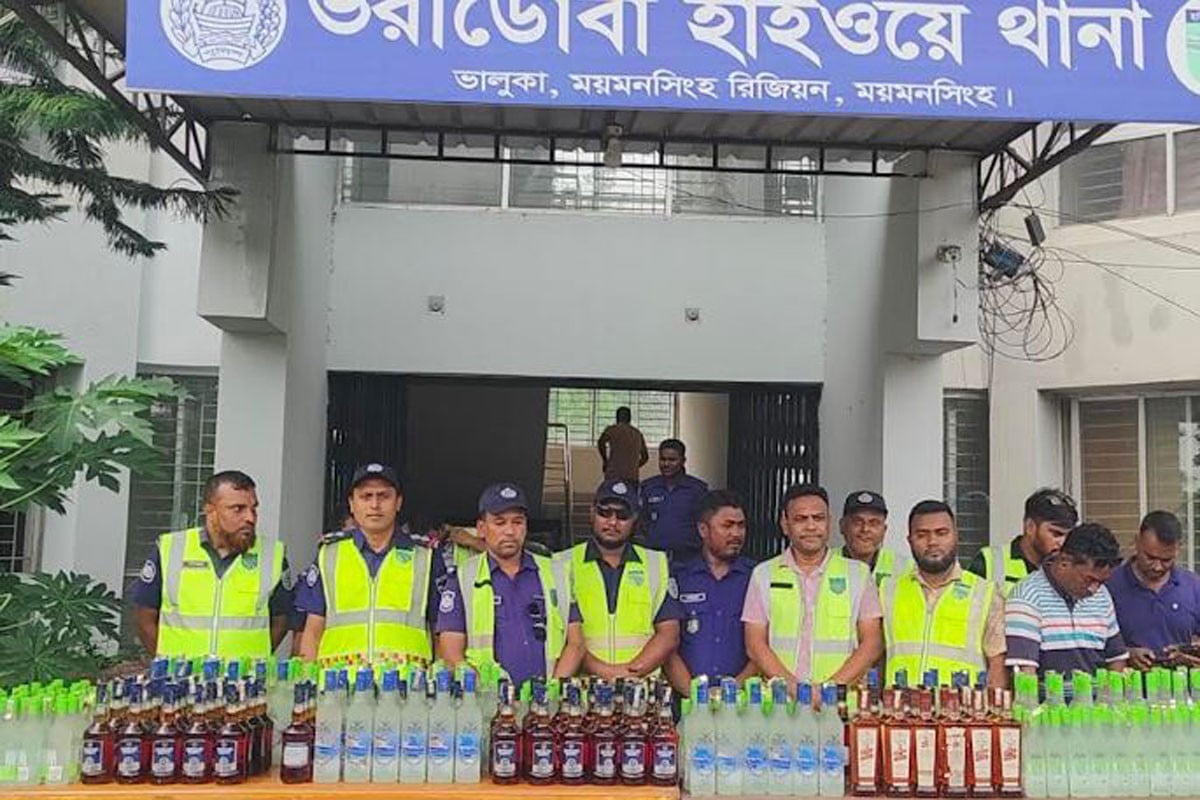 ভালুকায় ভারতীয় মদ উদ্ধার