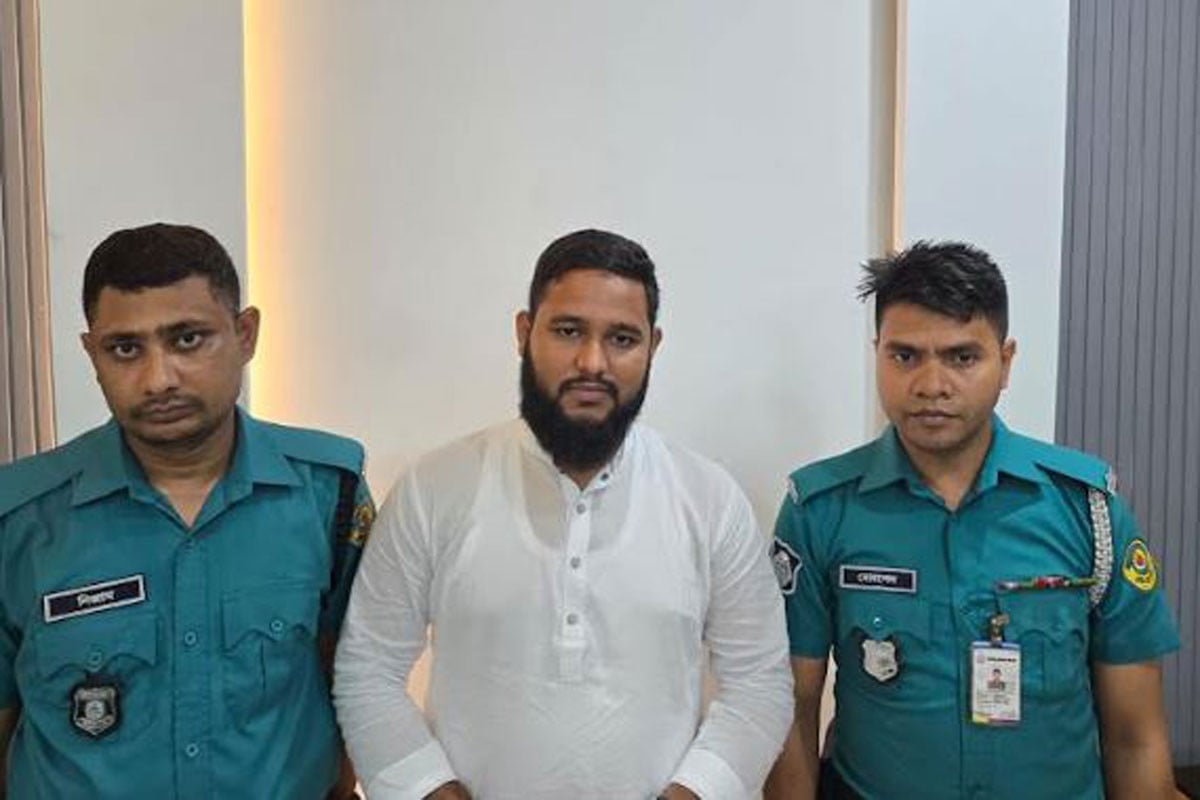 লাথি মেরে ভাইরাল যুবক গ্রেফতার