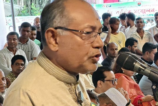নির্বাচিত কোনো প্রধানমন্ত্রী দেশ ছেড়ে পালায় না : রিপন