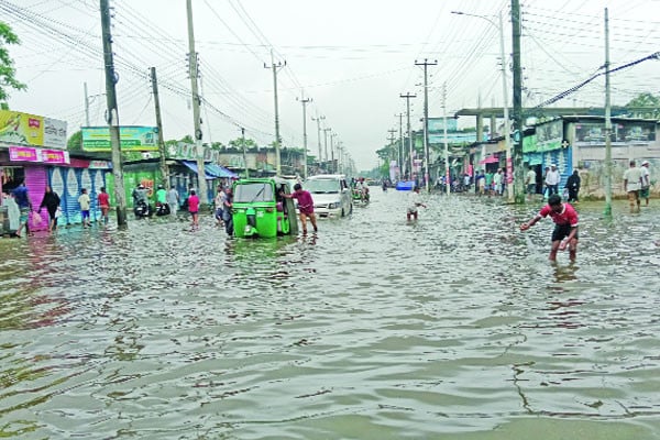 বাড়ছে বন্যা, ৯ অঞ্চলে ঝড়ের শঙ্কা