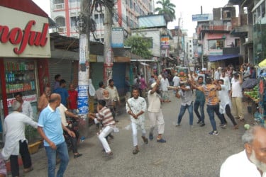 বরিশালে জাতীয় পার্টির মিছিলে হামলার অভিযোগ, আহত ৫