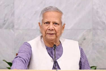 দেশে ফিরেছেন প্রধান উপদেষ্টা