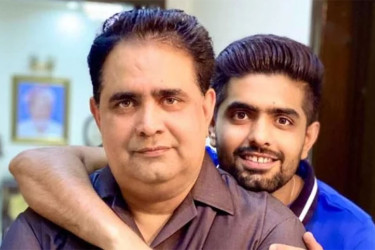 বাবরকে শুধু টেস্ট খেলতে বলে বিপাকে কামরান