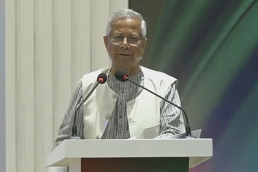 বাংলাদেশকে ম্যানুফ্যাকচারিং হাব বানাতে চীনা বিনিয়োগকারীদের প্রতি প্রধান উপদেষ্টার আহ্বান