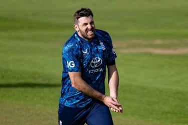 উইন্ডিজ সিরিজ শেষ ইংলিশ পেসার ওভারটনের