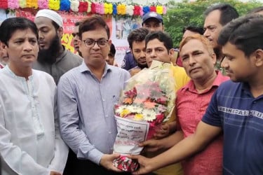 নরসিংদীতে ৩ আন্তঃনগর ট্রেনের যাত্রাবিরতির উদ্বোধন